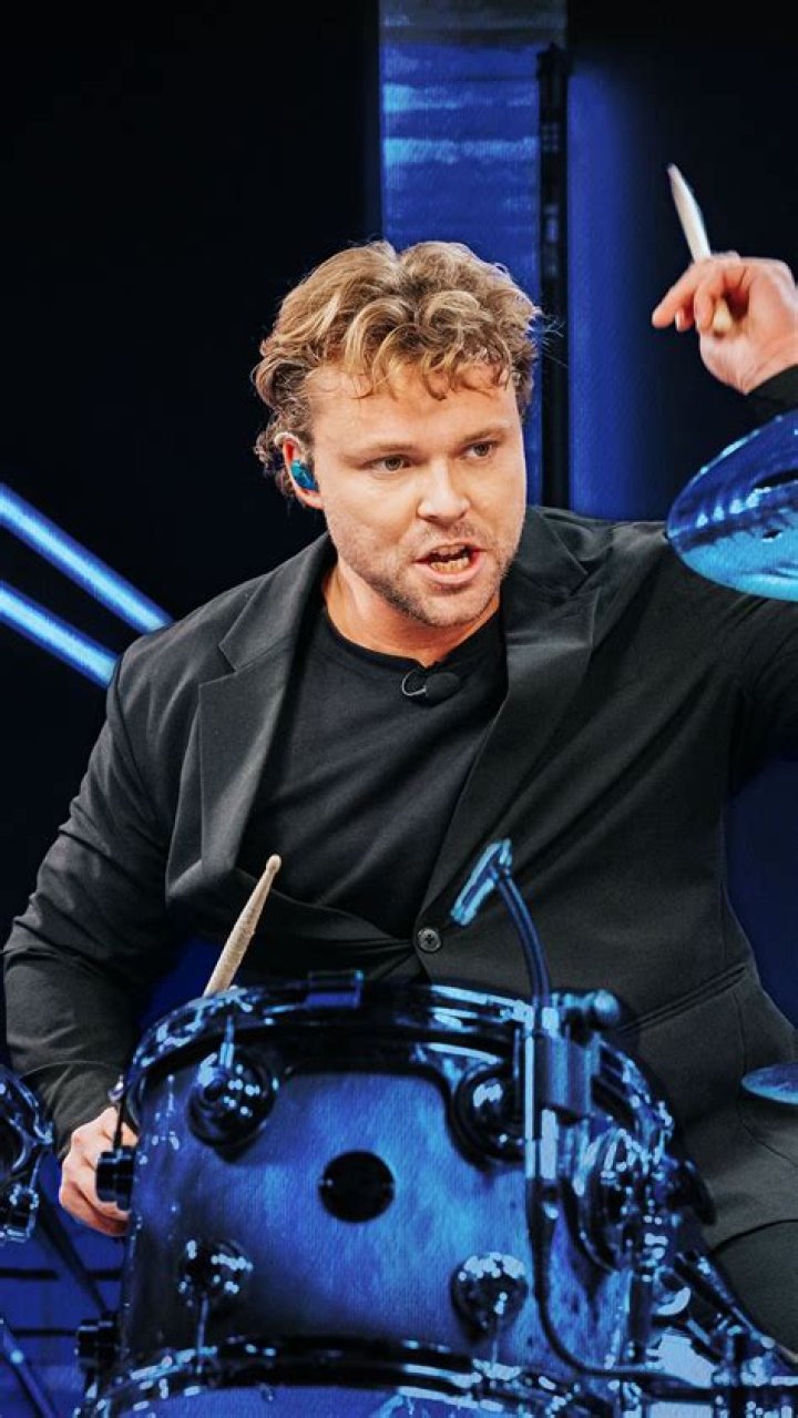 ashton irwin solo career