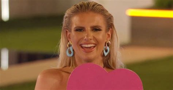 Chloe Burrows Love Island