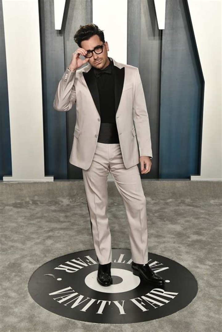 Dan Levy Height