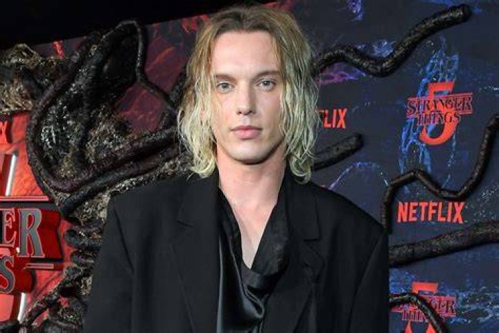 Jamie Campbell Bower with his girlfriend Ruby Quilter Jamie Campbell Bower with his girlfriend Ruby Quilter