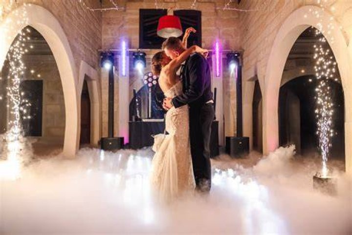 Ouverture de bal - Wedding dance- bachata - Kiss you all over - bachata song for wedding dance