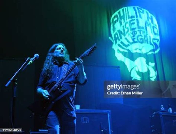 PHIL ANSELMO on THE ILLEGALS Album, Dimebag Darrell's Hologram & 'Secret' Death Metal Project (2018) - metal songs about grief and loss