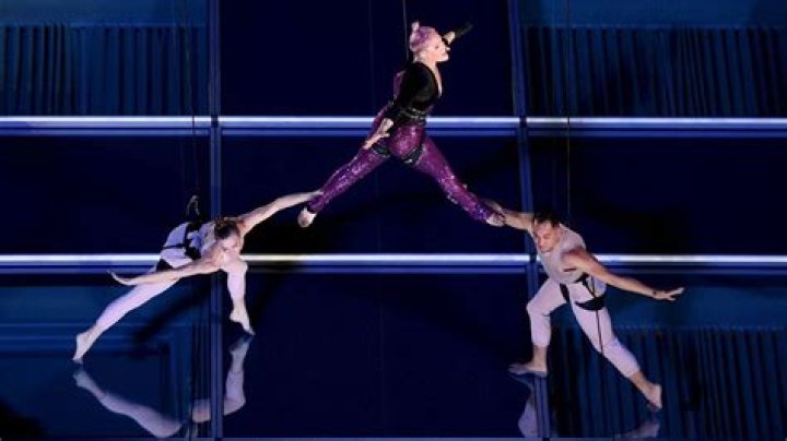 Pinks Pnk INSANE Performance at the 2017 American Music Awards AMA - p nk grammy performance 2014